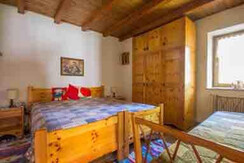 C6B9A53F-673A-4B1F-8B81-88C52D88DD8A