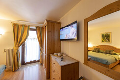 DOUBLE ROOM
