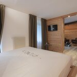  Foto von Suite, Dusche oder Jacuzzi oder Sauna