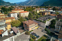 cortile-smart-tv-arredato-wifi-veloce-air-conditio