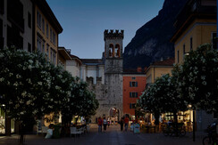 BellaVilla-nacht-hof-LagoDiGarda.jpeg