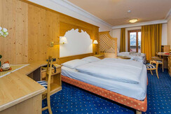 camera-tripla-superior-1