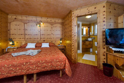 camera-tripla-superior-3