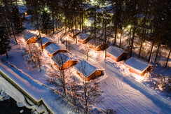 Panoramica chalet inverno notte