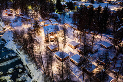 Panoramica chalet inverno notte