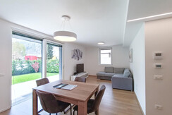 Zona giorno con l'accesso al giardino