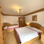  Foto von Doppelzimmer mit Zustellbett