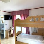  Foto von Familienzimmer