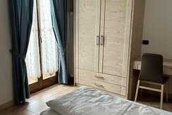 croz del re camera R