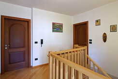 Entrata camere e accesso con scala