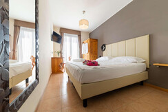 01-Eden-Marone-camera