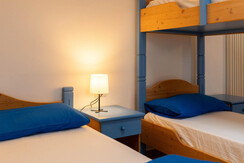 stanza blu-6-min (1)