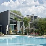  Фото Family Cottage facing the pool