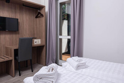 Hi Hotel - single room standard with balcony (2)