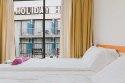 HOLIDAY-camera-economy-2-1
