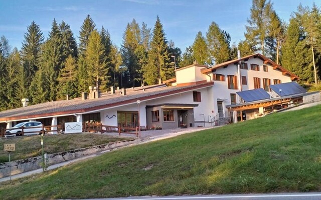 facciata hotel casa alpina estate