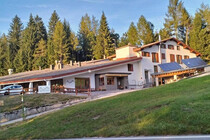 facciata hotel casa alpina estate