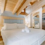  Foto von Mehrbettzimmer, Dusche, WC, neuwertig