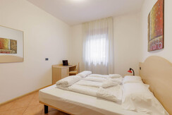 apt solaria-4