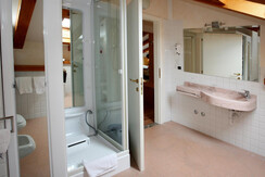 Bagno Junior Suite Dolomiti Hotel Eden Andalo picc