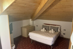 Cam Romantic 201 thumbnail_IMG_9136