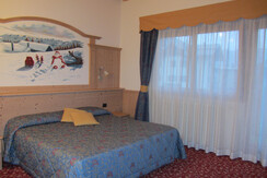 CAMERE (24)