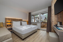 DP300924022