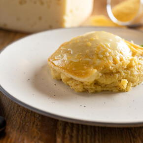 Polenta e formaggio fuso