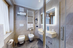 Alpine Suite Pink Bagno