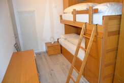 Cameretta con letto a castello + letto estraibile