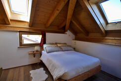 Camera matrimoniale superior mansardata 3