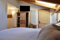 Camera matrimoniale superior mansardata 6