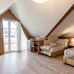  Фото 4-местный номер, Душевая кабина или ванна, балкон