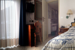 camera 211