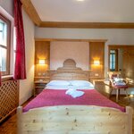  Photo of Family room, bath, toilet