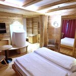  Photo of Family room, bath, toilet