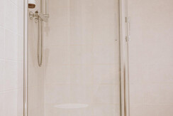 Bathroom (Triple room with city view)