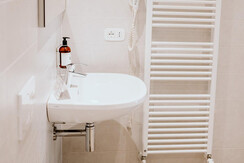 Bathroom (Triple room with city view)