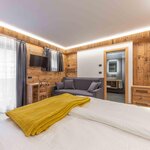  Фото 4-bed room, shower and bath, toilet, facing the mountains