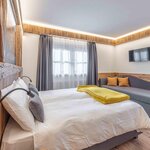  Фото Triple room, shower and bath, toilet, facing the mountains