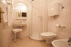 esempio bagno stanza standard