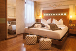 29 - Camera Dolomiti