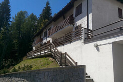 Esterno condominio Spolverino 54 estate