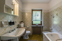 Bathroom with bathtub