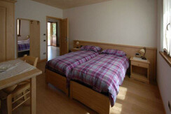 523560_100584093409527_435132919_n