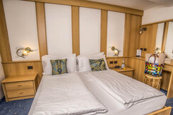 crp1498x1335-junior-big