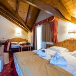  Photo of 4-bed room Superior with balcony - room only