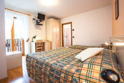 camera tripla standard