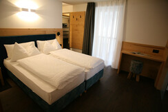 SUITE 3 (2)
