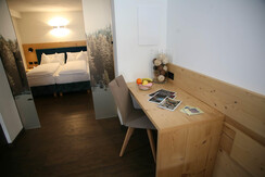 SUITE 2 (2)